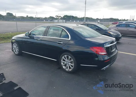 2017 Mercedes-Benz E 300 z USA, uszkodzony, nr VIN WDDZF4JB7HA145528